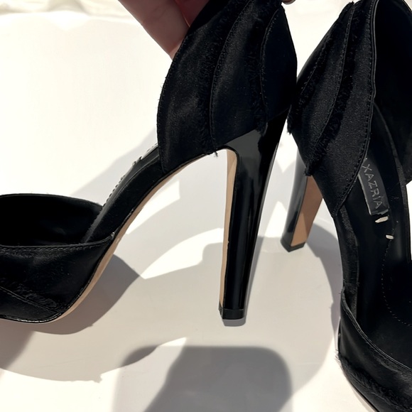 New BCBG Max Azria Black Satin/Fabric 5" Heels Size7 - Picture 3 of 6